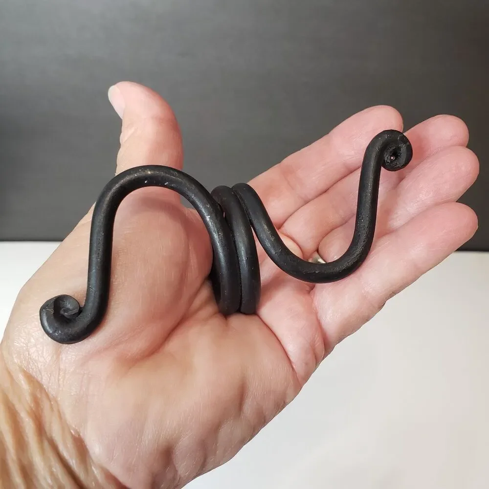 4 Wrought Iron Napkin Rings Rustic Farmhouse Coiled Spiral & Scroll Table Decor